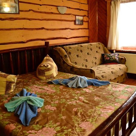 Hotel Gostynniy Dvir Raytshtoky Worochta Exterior foto
