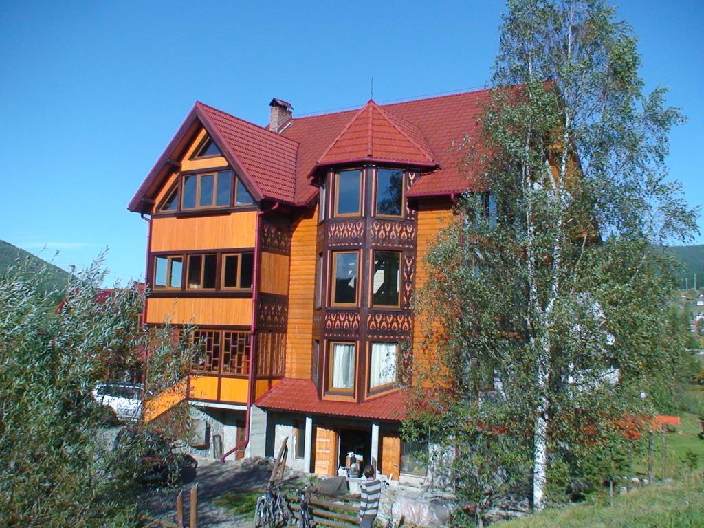 Hotel Gostynniy Dvir Raytshtoky Worochta Exterior foto