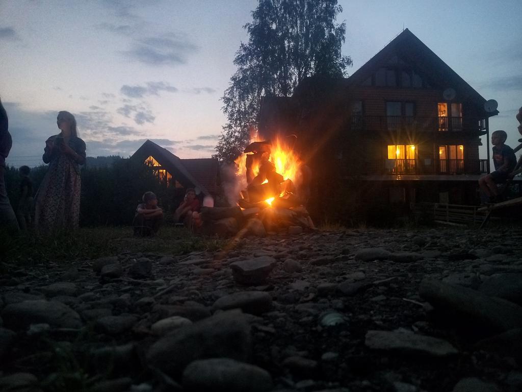 Hotel Gostynniy Dvir Raytshtoky Worochta Exterior foto