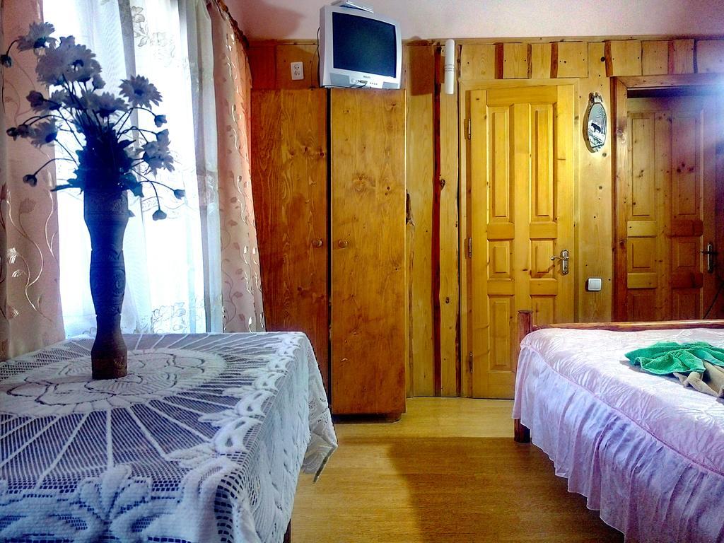 Hotel Gostynniy Dvir Raytshtoky Worochta Exterior foto