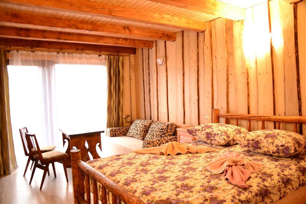 Hotel Gostynniy Dvir Raytshtoky Worochta Exterior foto